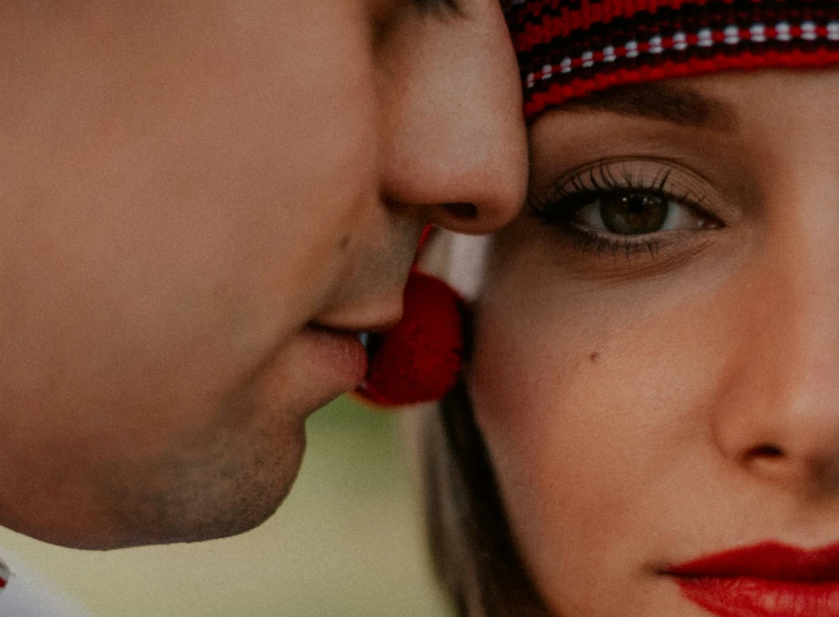 Comment les traits narcissiques se manifestent dans les relations amoureuses